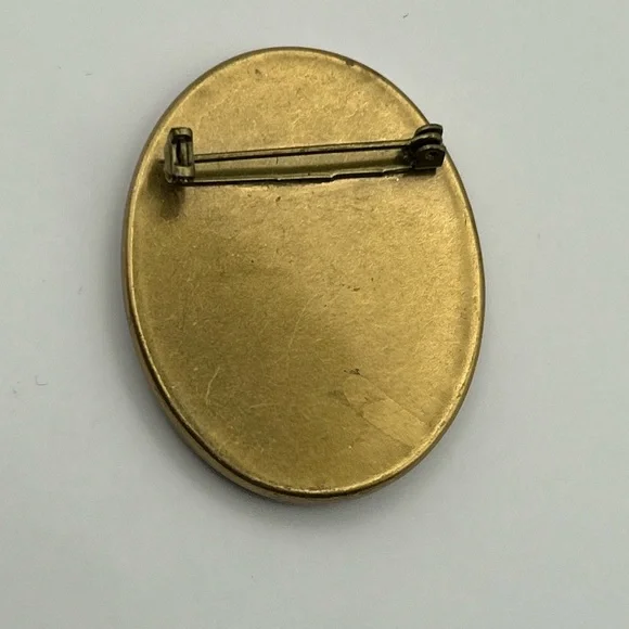 Vintage Guardian Angel Brooch - Picture 2 of 2